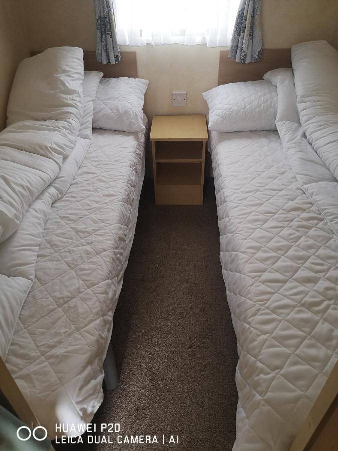 Lovely 2-Bed Caravan In Walton On The Naze ภายนอก รูปภาพ