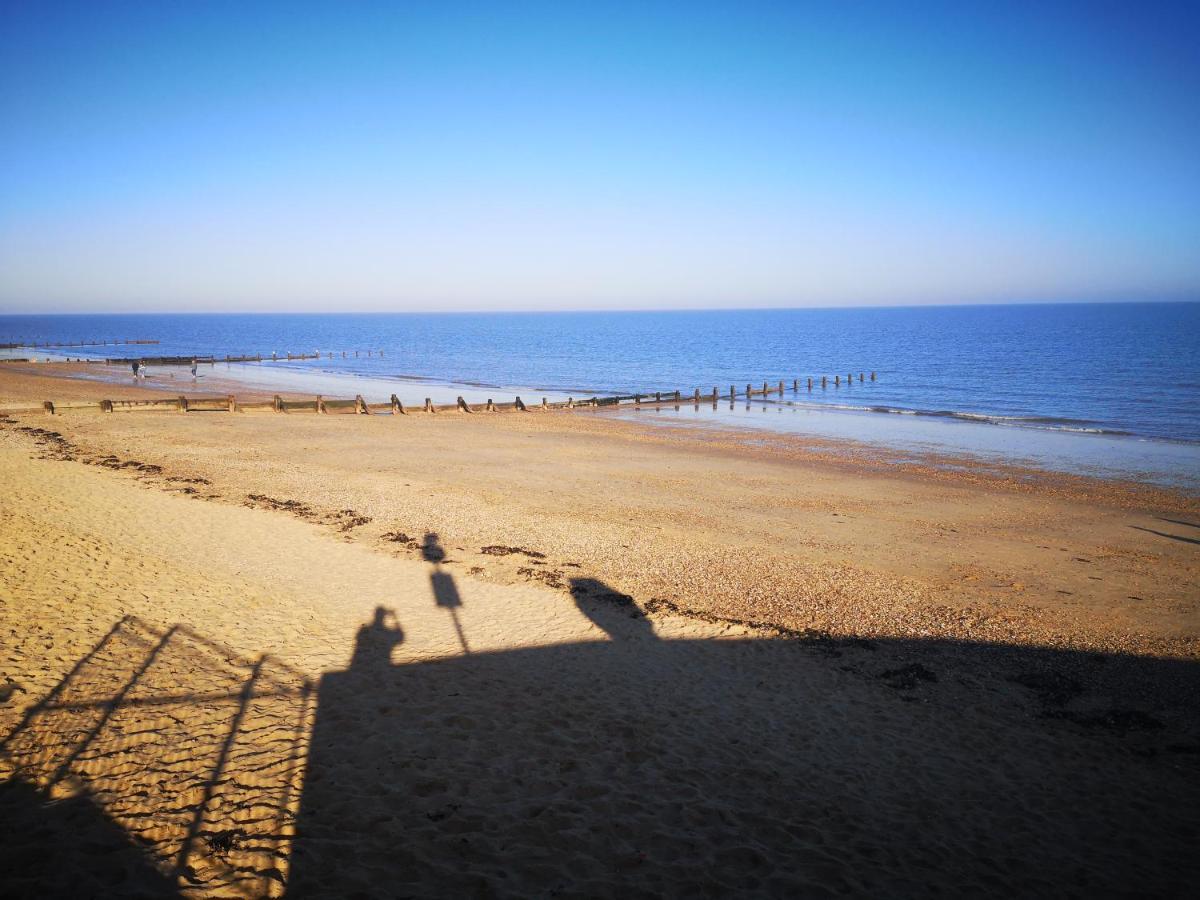 Lovely 2-Bed Caravan In Walton On The Naze ภายนอก รูปภาพ