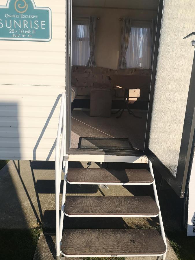 Lovely 2-Bed Caravan In Walton On The Naze ภายนอก รูปภาพ