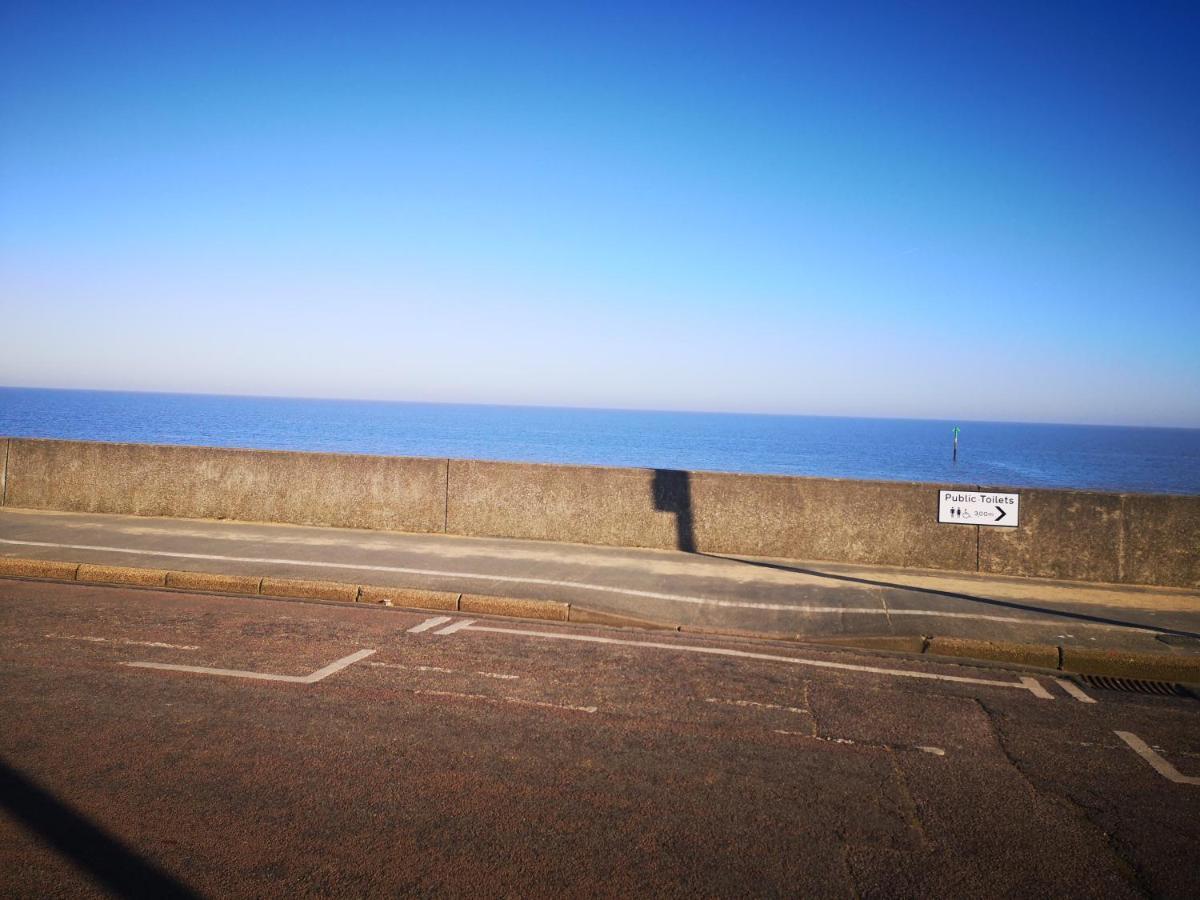 Lovely 2-Bed Caravan In Walton On The Naze ภายนอก รูปภาพ